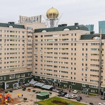 25 Вид На Байтерек Для 1-4 Человек С Кроватью И Раскладным Диваном Astana Buitenkant foto