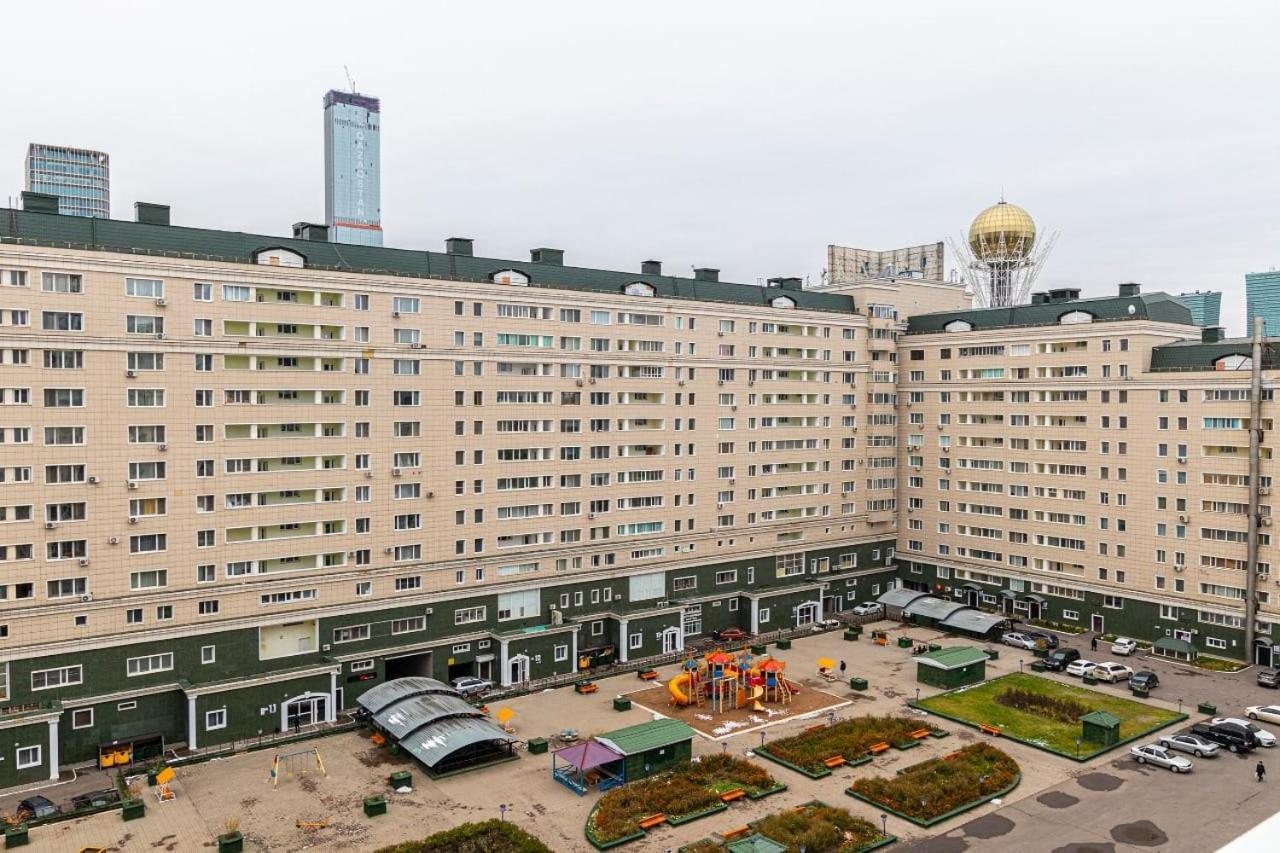 25 Вид На Байтерек Для 1-4 Человек С Кроватью И Раскладным Диваном Astana Buitenkant foto